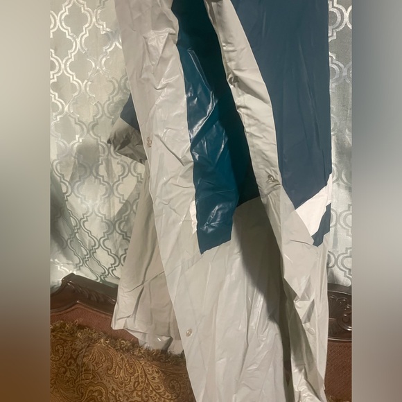 NFL Philadelphia Eagles Vinyl Rain Poncho, Adult OS - Picture 8 of 8